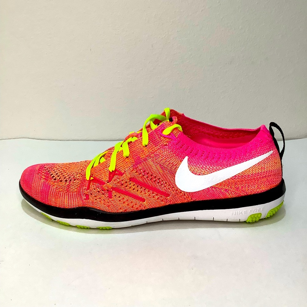 Nike Free TR Focus FlyKnit Sneakers
